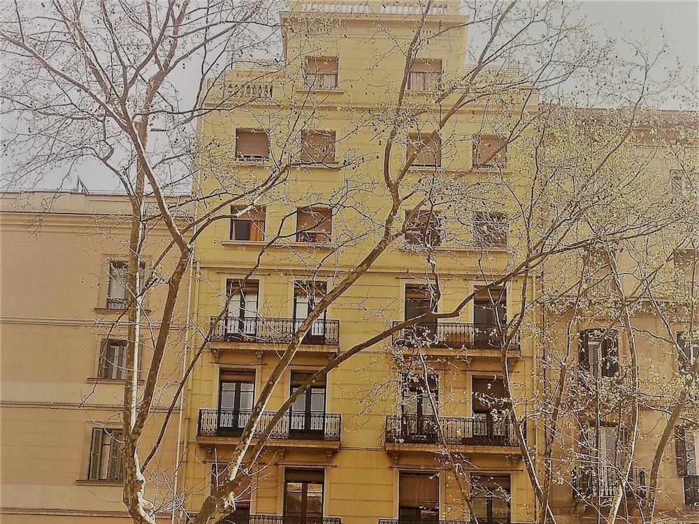 Stopbarcelona Universidad Apartments מראה חיצוני תמונה