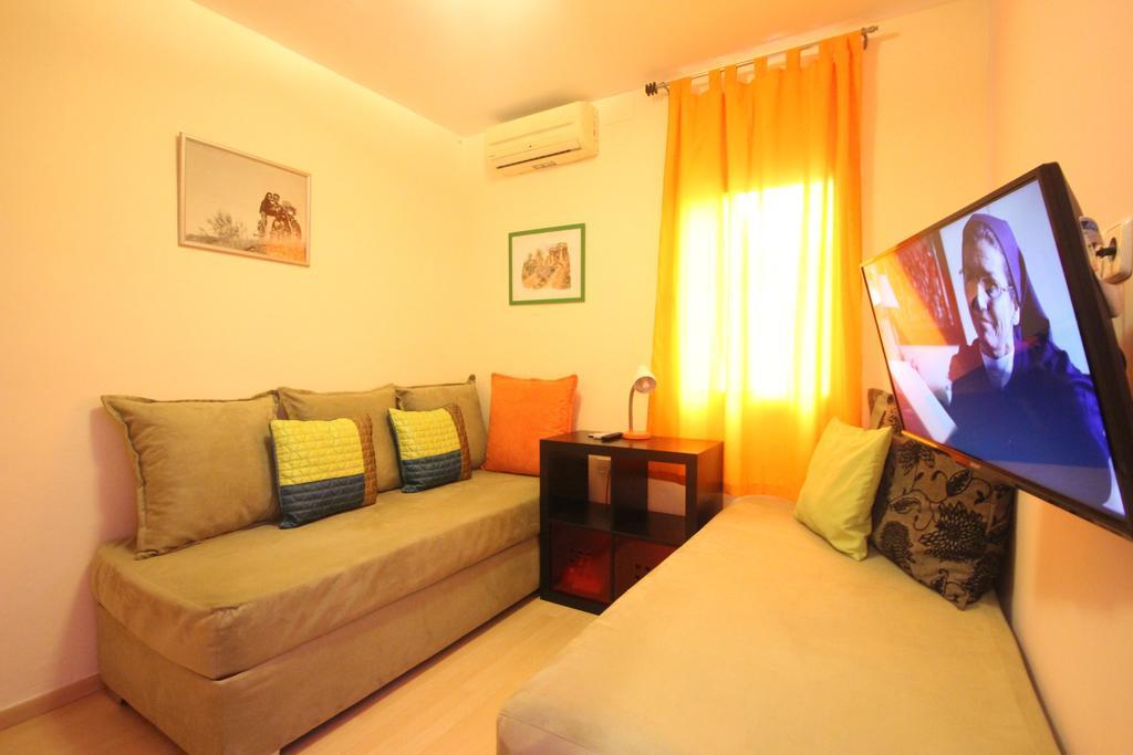 Stopbarcelona Universidad Apartments חדר תמונה