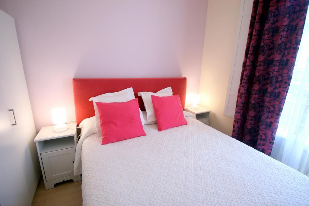 Stopbarcelona Universidad Apartments חדר תמונה