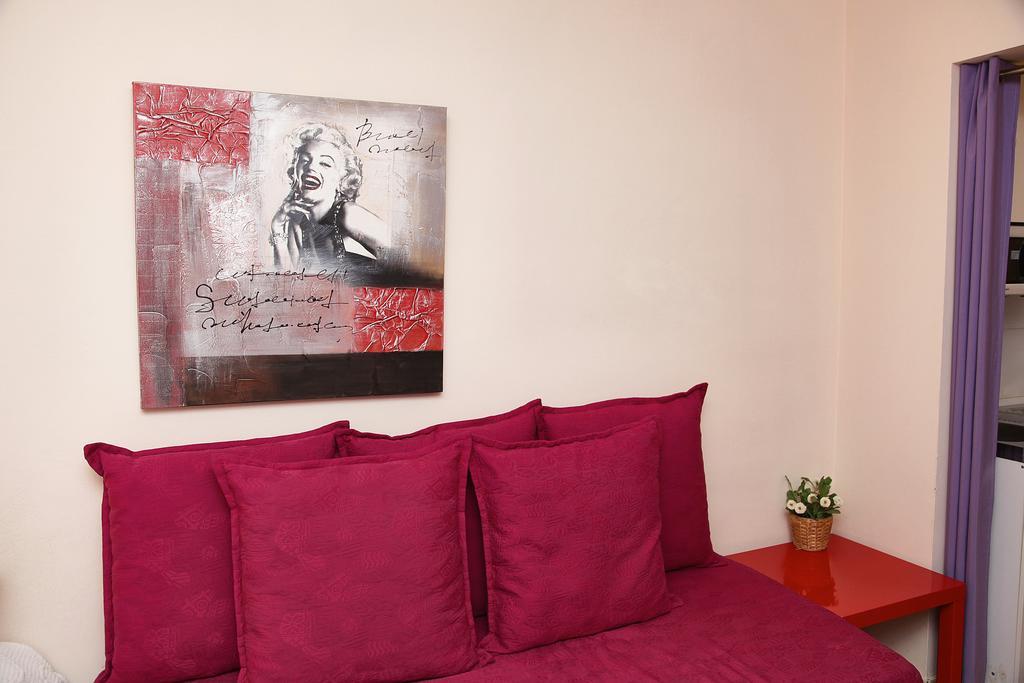 Stopbarcelona Universidad Apartments מראה חיצוני תמונה