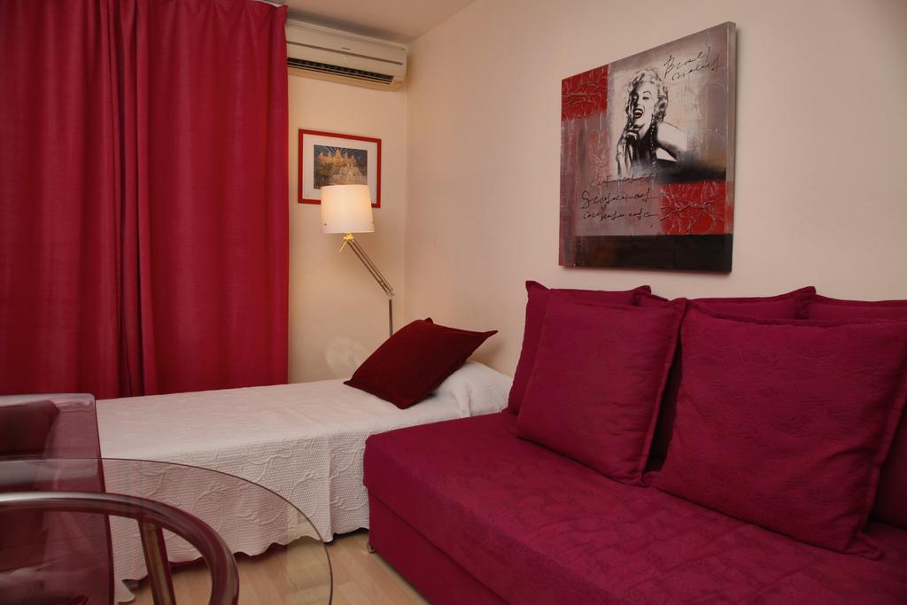 Stopbarcelona Universidad Apartments מראה חיצוני תמונה