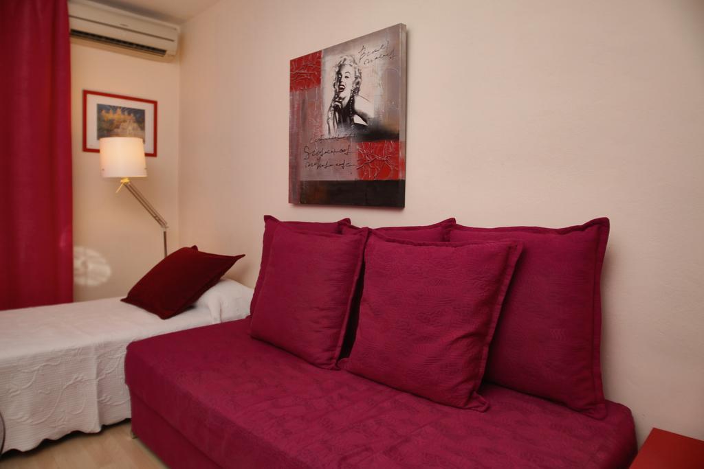 Stopbarcelona Universidad Apartments מראה חיצוני תמונה