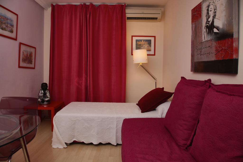 Stopbarcelona Universidad Apartments מראה חיצוני תמונה