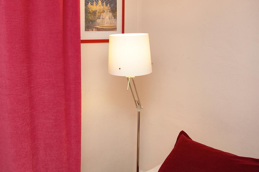 Stopbarcelona Universidad Apartments מראה חיצוני תמונה