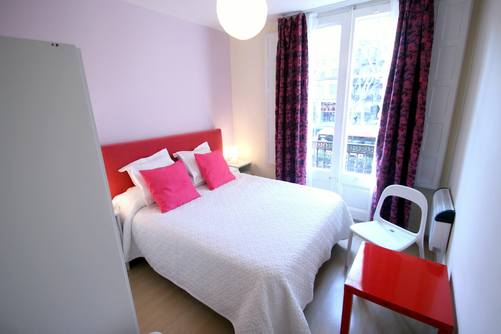 Stopbarcelona Universidad Apartments מראה חיצוני תמונה